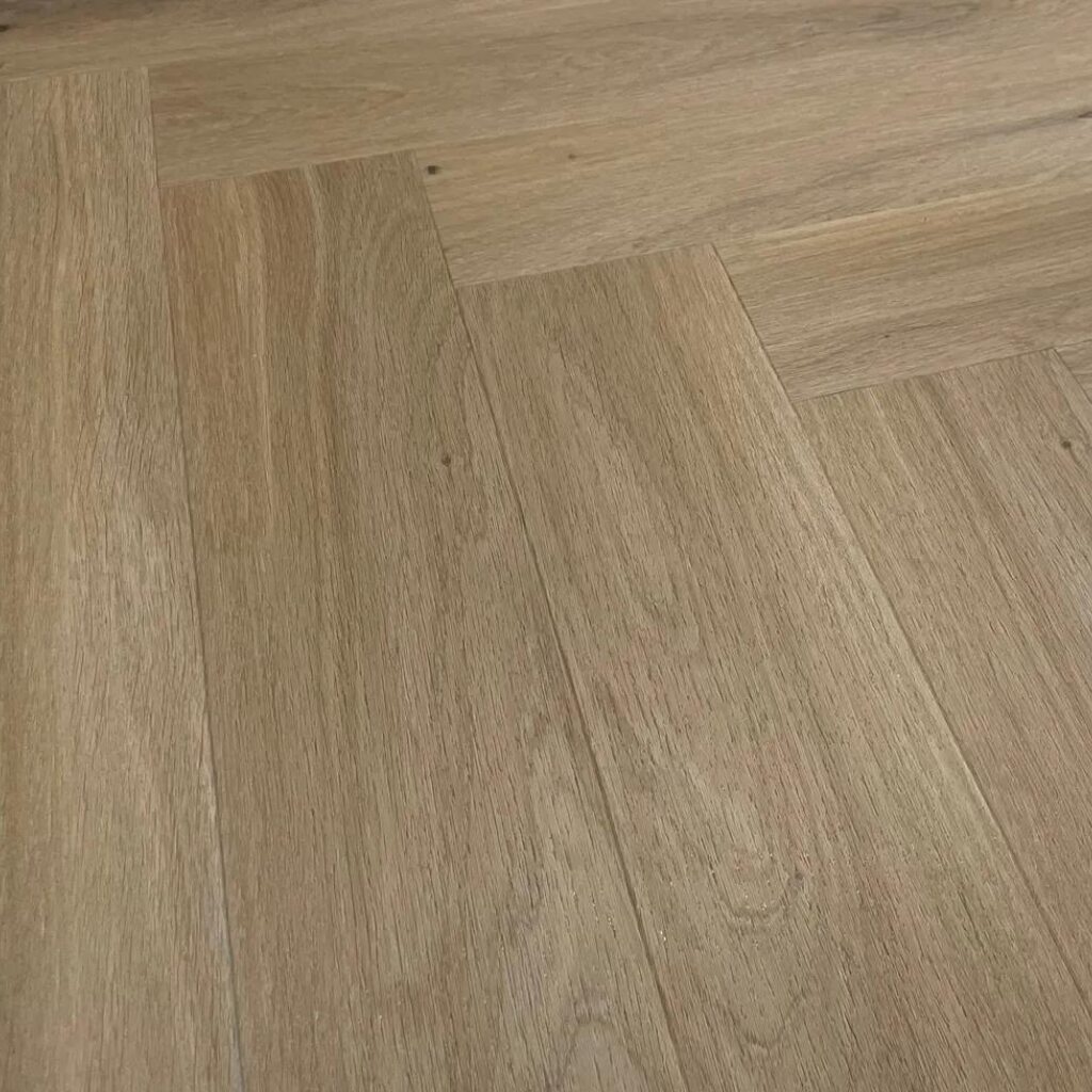 Herringbone vinyl SPC RIGID podlaha 5/0,3 mm s podložkou JÄGERNDORF 625x125 mm (0,937 m2)
