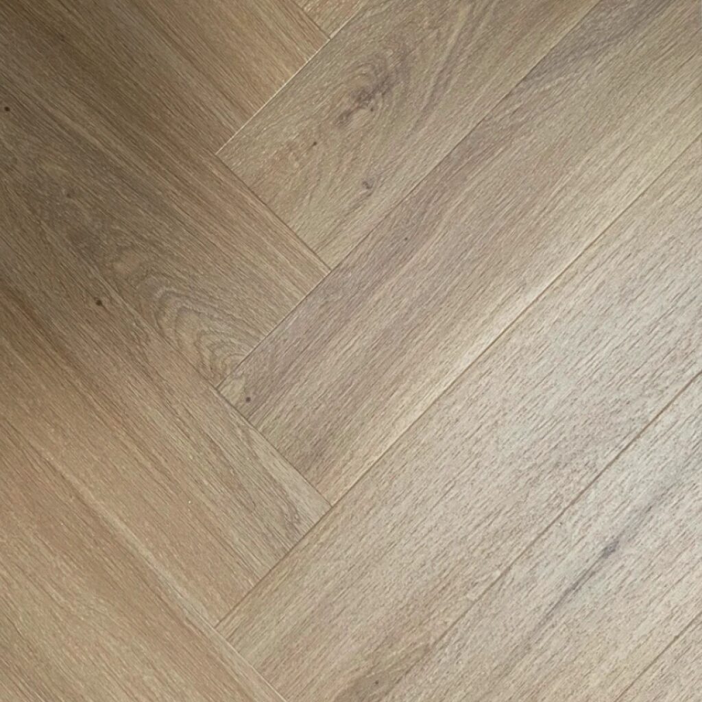 Herringbone vinyl SPC RIGID podlaha 5/0,3 mm s podložkou JÄGERNDORF 625x125 mm (0,937 m2)
